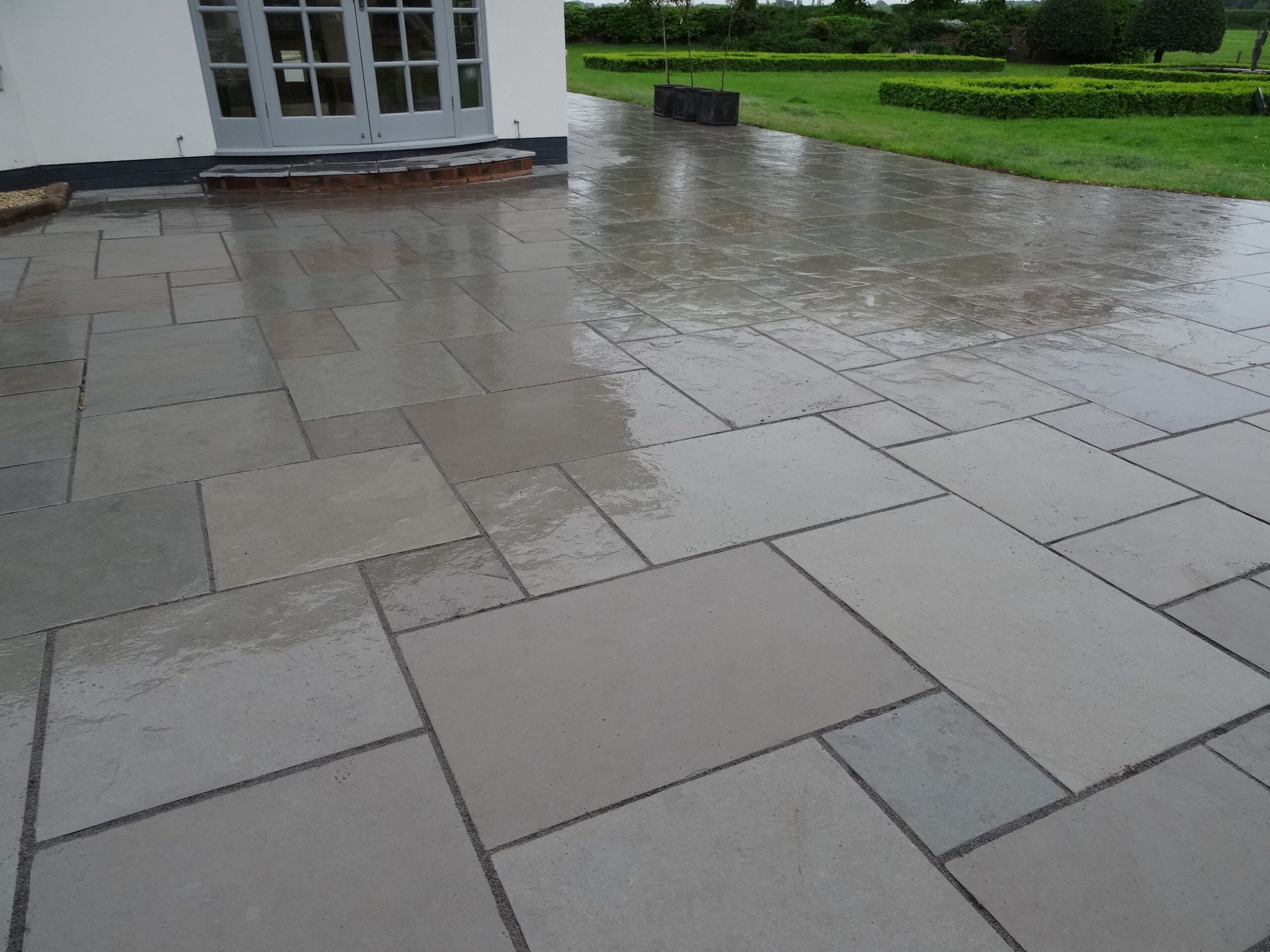 Grey Limestone – (Tumbled & Brushed) – 4 Size / 18m2 Project Pack - Image 2