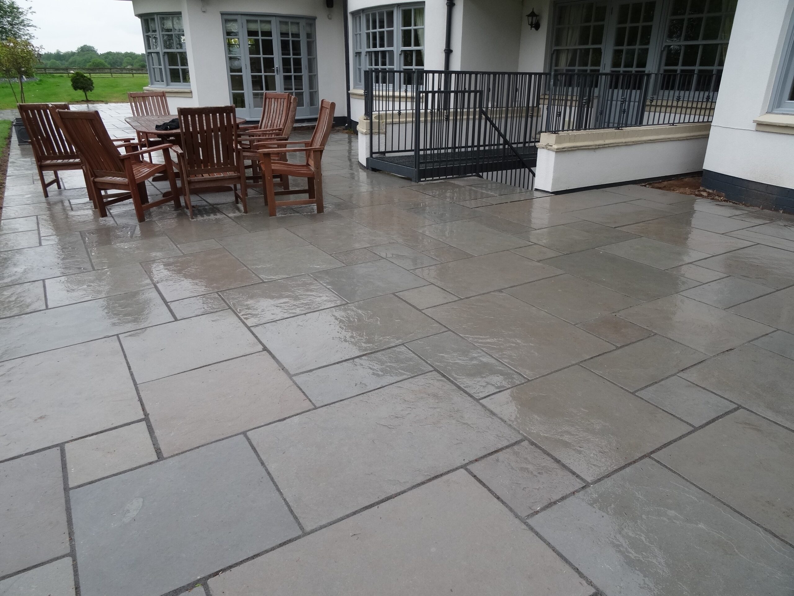Grey Limestone – (Tumbled & Brushed) – 4 Size / 18m2 Project Pack - Image 4